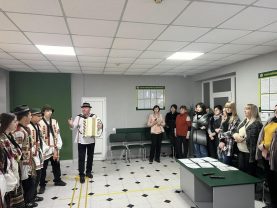 kolyada Hust 1 1 277x208 - Колядники завітали до хустських пенсійників