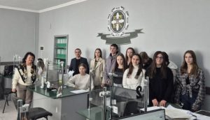 Від теорії до практики: навчальний візит студентів фахового коледжу до Виноградівського сервісного центру 1 koledzh 1 300x172 - Від теорії до практики: навчальний візит студентів фахового коледжу до Виноградівського сервісного центру