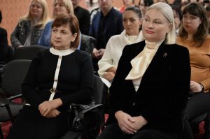 Закарпатських пенсійників відзначили з нагоди Дня працівника соціальної сфери 22 300x199 - Закарпатських пенсійників відзначили з нагоди Дня працівника соціальної сфери