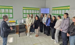 Від теорії до практики: навчальний візит студентів фахового коледжу до Виноградівського сервісного центру 4 koledzh 300x181 - Від теорії до практики: навчальний візит студентів фахового коледжу до Виноградівського сервісного центру