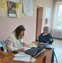 IMG 1521 206x208 - Виїзний прийом для внутрішньо переміщених осіб у Солотвині