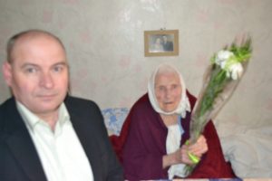 01 26.03.2018 300x200 - Фахівці головного управління Фонду в Херсонській області привітали із поважною датою  жительку м. Херсона