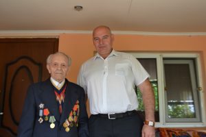 01 7 300x200 - Пенсійники Херсонщини привітали довгожителя з днем народження