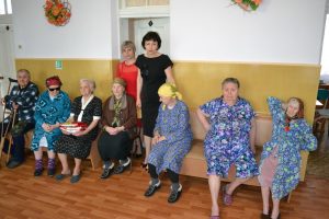 03 3 300x200 - Фахівці Бериславського сервісного центру відвідали  мешканців Зміївського будинку-інтернату