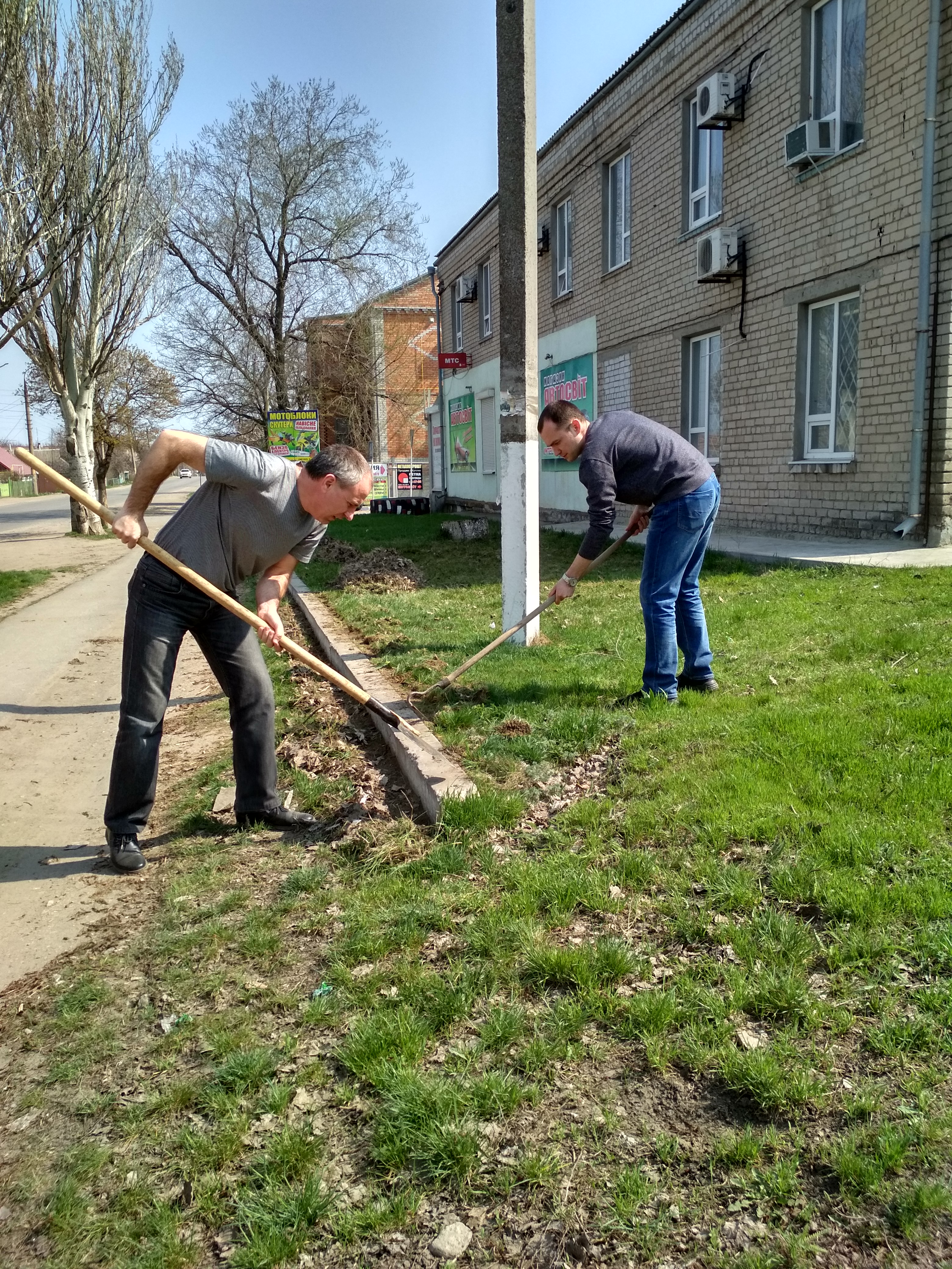 IMG 5 - День благоустрою в Пологівському об’єднаному управління ПФУ в Запорізькій області