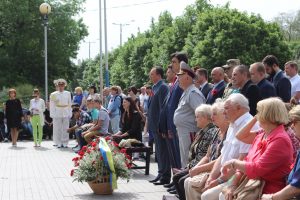 31960334 414601129011530 1129491624783511552 o 300x200 - Цей травень не затьмариться в віках…