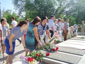 DSC00905 300x225 - День скорботи та вшанування пам’яті жертв війни