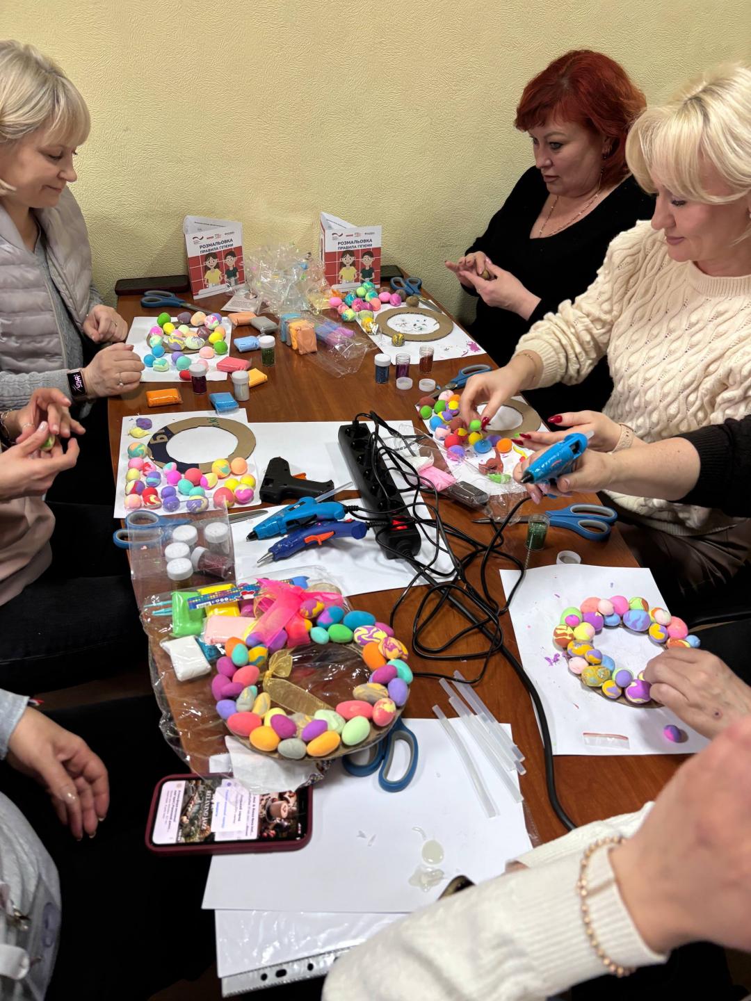 90373 - Великодній настрій і гармонія: арт-терапія через створення символічного вінка