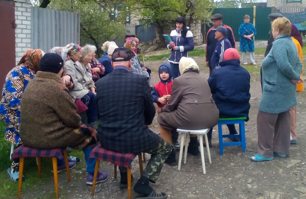 p01 - Пенсійники проводять зустрічі зі студентами та мешканцями Попаснянського району