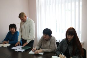 N Duvanka 300x200 - В Сватівському районі фахівці Фонду надали роз’яснення мешканцям с.Нижня Дуванка та прийняли участь в обговоренні питань з погашення підприємцями району заборгованості зі сплати єдиного внеску