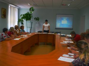 P1010784 300x225 - Детально про набуття страхового стажу розповіли пенсійники під час семінару в Кремінському центрі зайнятості