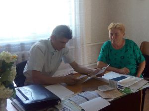 IMG 20180704 093009 300x224 - Начальник управління Фонду  в Станично-Луганському районі провів виїзний день, відповідаючи на питання мешканців району