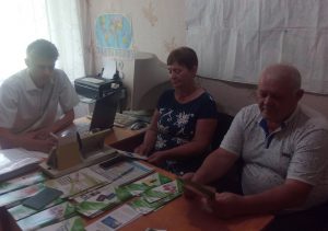 IMG 20180704 170003 kopyya 300x211 - Начальник управління Фонду  в Станично-Луганському районі провів виїзний день, відповідаючи на питання мешканців району