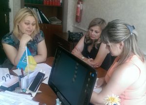 Pryjmak zasedanye 300x216 - Термінова нарада з представником головного управління Державної фіскальної служби відбулась на Луганщині