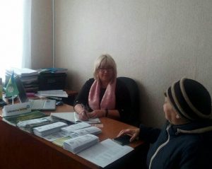 foto 3 300x239 - На актуальні питання з пенсійного забезпечення відповіла керівник Рубіжанського об’єднаного управління під час виїзного прийому в Кудряшівській сільській раді