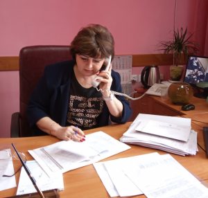 gar.l n ya 300x286 - Керівник Марківського об’єднаного управління надала телефонні консультації громадянам