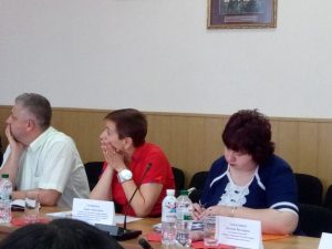 P80529 122417 300x225 - Засідання «круглого столу» з питання державного регулювання соціальних стандартів в Україні: проблеми та перспективи