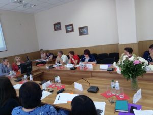 P80529 122748 300x225 - Засідання «круглого столу» з питання державного регулювання соціальних стандартів в Україні: проблеми та перспективи