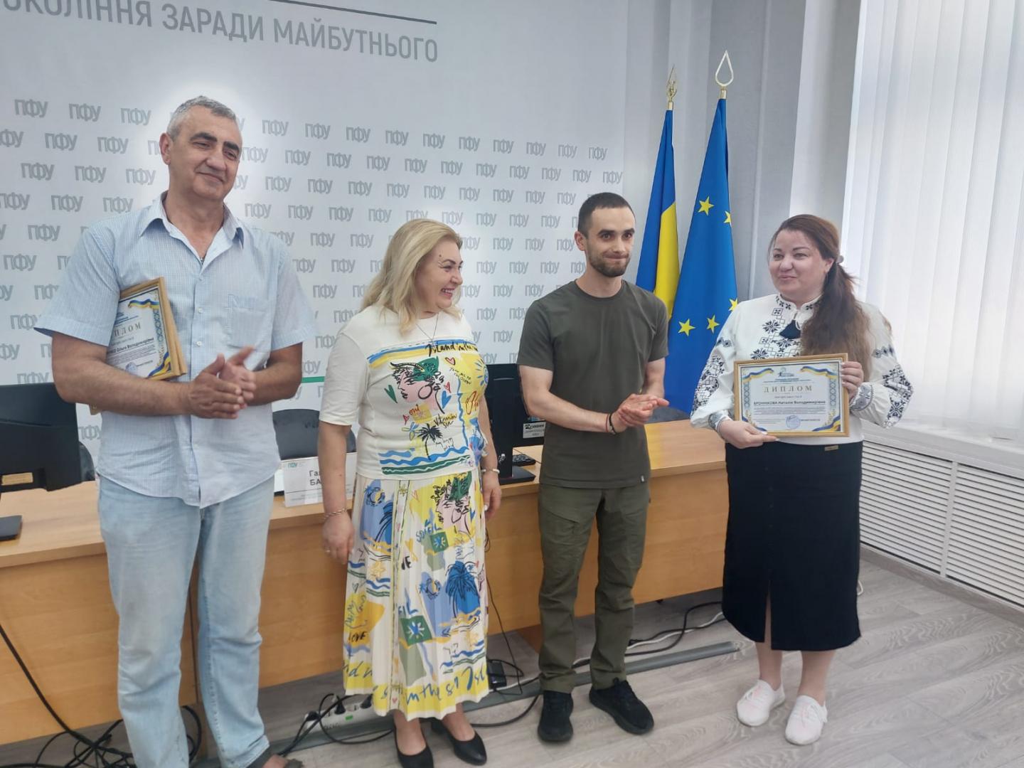Нагородження працівників ГУ ПФУ в Харківській області дипломами від ГО «Ресурсний центр «Ветеранський простір “Пліч-о-пліч”» 7 - Нагородження працівників ГУ ПФУ в Харківській області дипломами від ГО «Ресурсний центр «Ветеранський простір “Пліч-о-пліч”»