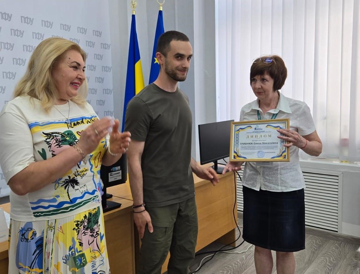 Нагородження працівників ГУ ПФУ в Харківській області дипломами від ГО «Ресурсний центр «Ветеранський простір “Пліч-о-пліч”» 9 - Нагородження працівників ГУ ПФУ в Харківській області дипломами від ГО «Ресурсний центр «Ветеранський простір “Пліч-о-пліч”»