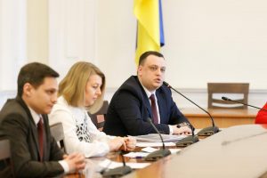 ОЛЕНА БОЙКО ВЗЯЛА УЧАСТЬ У ЗАСІДАННІ РАДИ З ПИТАНЬ ВНУТРІШНЬО ПЕРЕМІЩЕНИХ ОСІБ ПРИ КМДА IMG 3335 300x200 - ОЛЕНА БОЙКО ВЗЯЛА УЧАСТЬ У ЗАСІДАННІ РАДИ З ПИТАНЬ ВНУТРІШНЬО ПЕРЕМІЩЕНИХ ОСІБ ПРИ КМДА