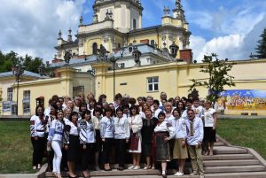 День вишиванки відзначили в головному управлінні Пенсійного фонду України у Львівській області DSC 0388 300x201 - День вишиванки відзначили в головному управлінні Пенсійного фонду України у Львівській області