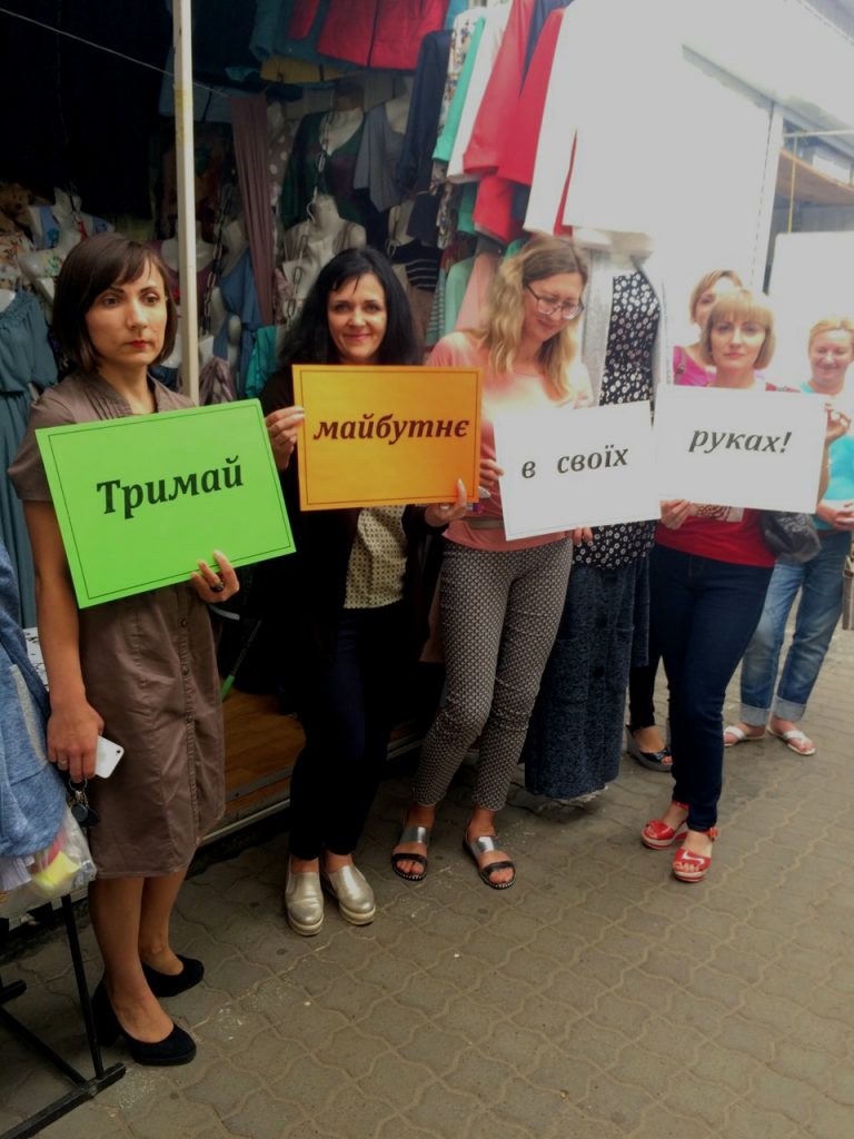 20180724 122525 768x1024 - Флеш-моб  під гаслом “Зарплата “в конверті” – вчорашній день!”
