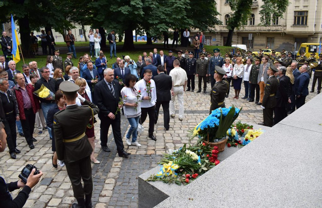 DSC 0288 1024x663 - У Львові відзначили річницю прийняття Конституції України