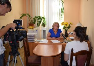 DSC 0411 300x212 - Про пряму залежність страхового стажу від своєчасної сплати єдиного соціального внеску – журналістам телеканалу «НТА»
