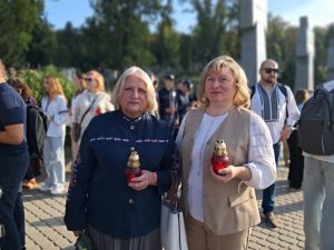 У День Незалежності у Львові вшанували пам’ять полеглих Героїв України 20260824 085226 300x225 - У День Незалежності у Львові вшанували пам’ять полеглих Героїв України