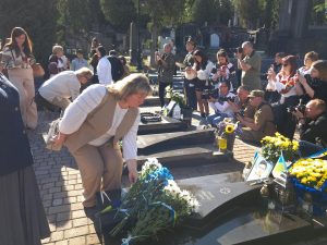 У День Незалежності у Львові вшанували пам’ять полеглих Героїв України 20260824 093843 300x225 - У День Незалежності у Львові вшанували пам’ять полеглих Героїв України