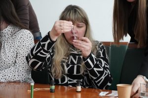 11 2 300x200 - У Головному управлінні відновлювали ментальний баланс за допомогою енергії рослинних ароматів