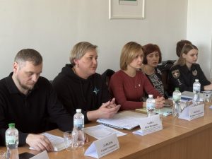 IMG ea45e059fe2fb8da350ddab3dc443399 V 300x225 - В приміщенні Затурцівської сільської ради відбулась зустріч із родинами зниклих безвісти за особливих обставин та полонених військовослужбовців