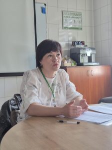 1 6 225x300 - Консультують фахівці Головного управління: відбулася інформаційна зустріч із працівниками ТОВ &laquo;Український м&rsquo;ясний хутір&raquo;