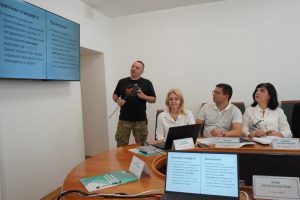 Створюємо безбар’єрний простір: у Головному управлінні обговорили результати перевірки доступності сервісних центрів 1 10 300x200 - Створюємо безбар’єрний простір: у Головному управлінні обговорили результати перевірки доступності сервісних центрів