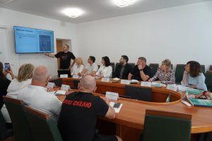 Створюємо безбар’єрний простір: у Головному управлінні обговорили результати перевірки доступності сервісних центрів 3 9 300x200 - Створюємо безбар’єрний простір: у Головному управлінні обговорили результати перевірки доступності сервісних центрів
