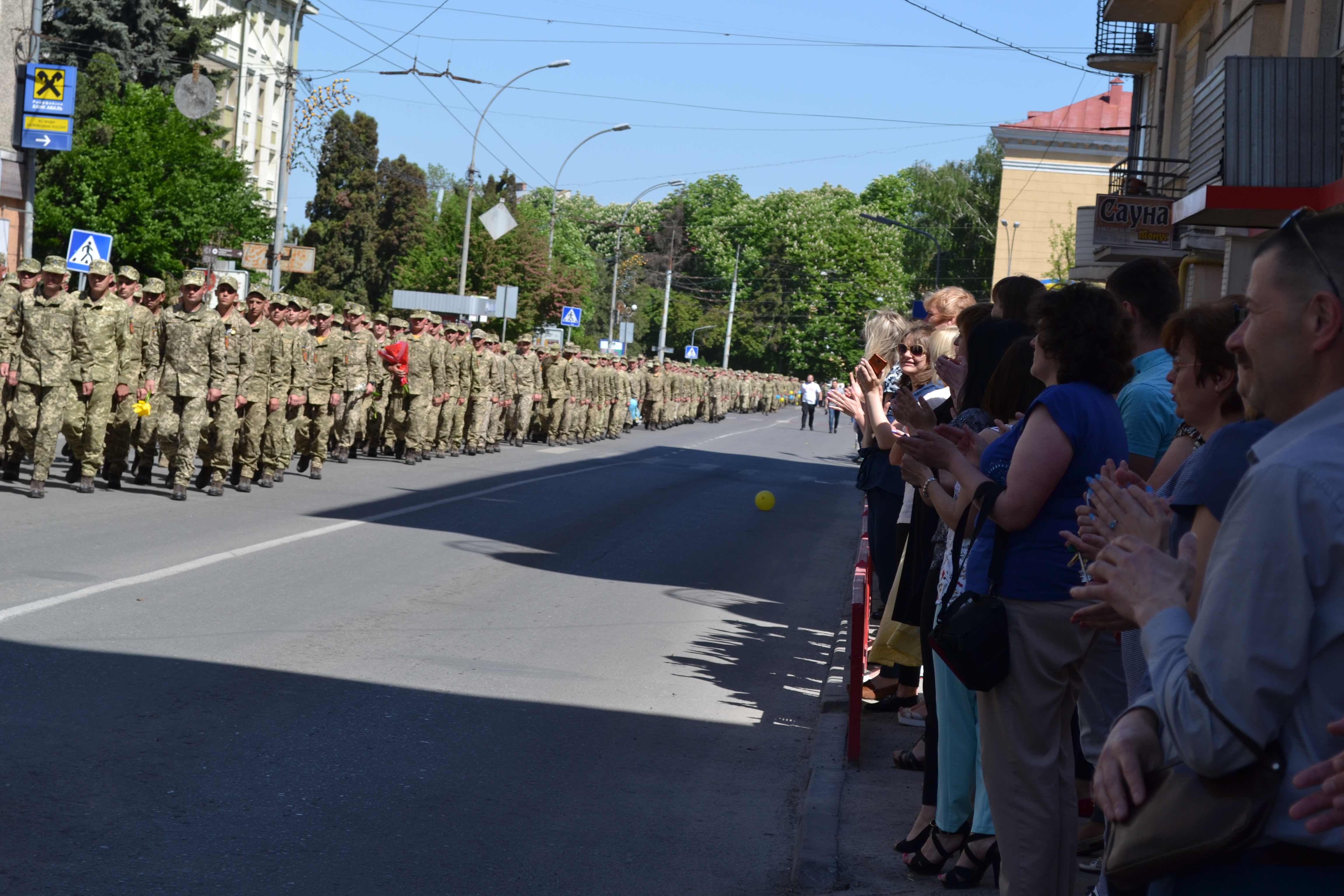 Zustrich uchasnykiv ATO 002 - Грандіозна хода з нагоди повернення 44-ої окремої артилерійської бригади із зони АТО