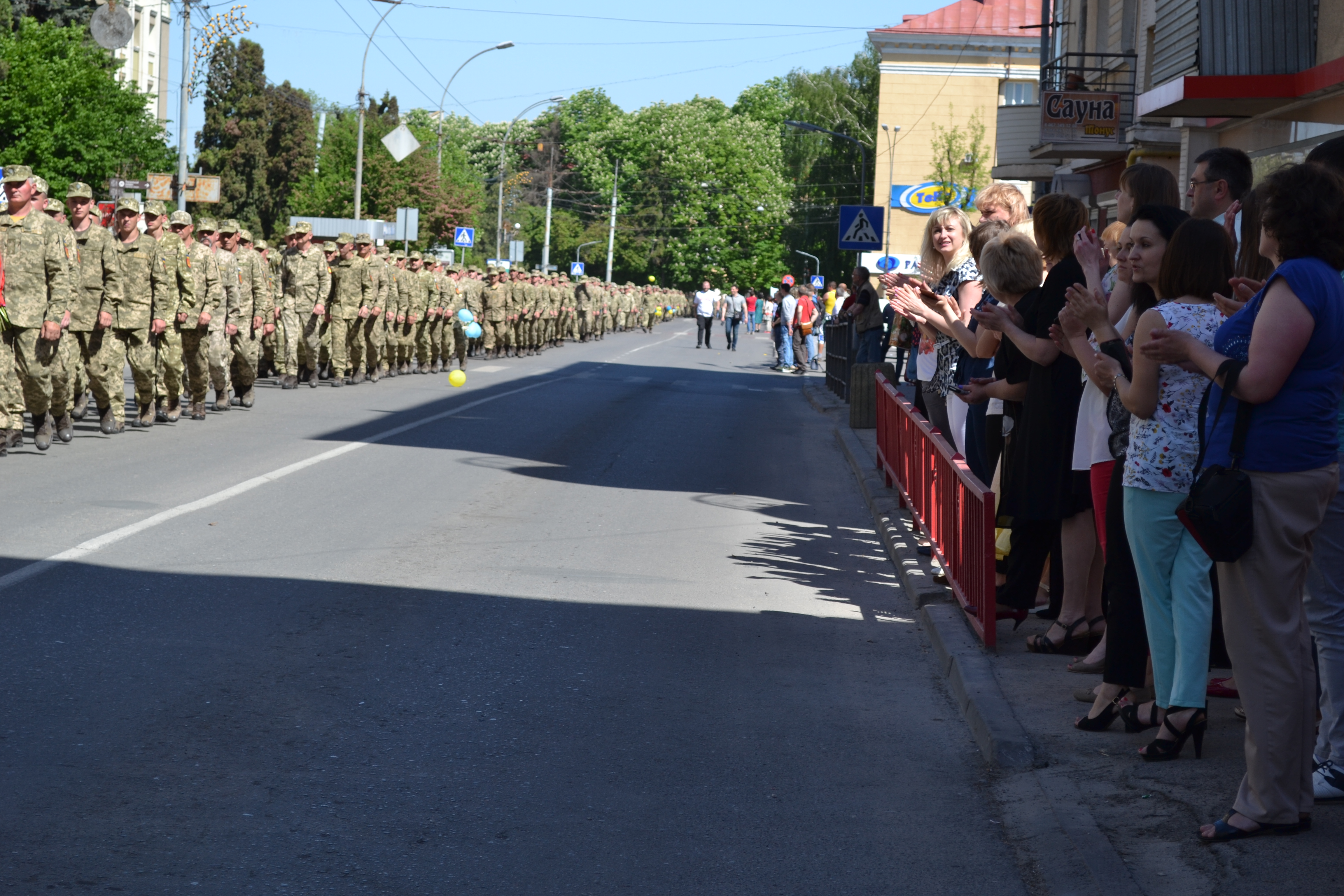 Zustrich uchasnykiv ATO 004 - Грандіозна хода з нагоди повернення 44-ої окремої артилерійської бригади із зони АТО