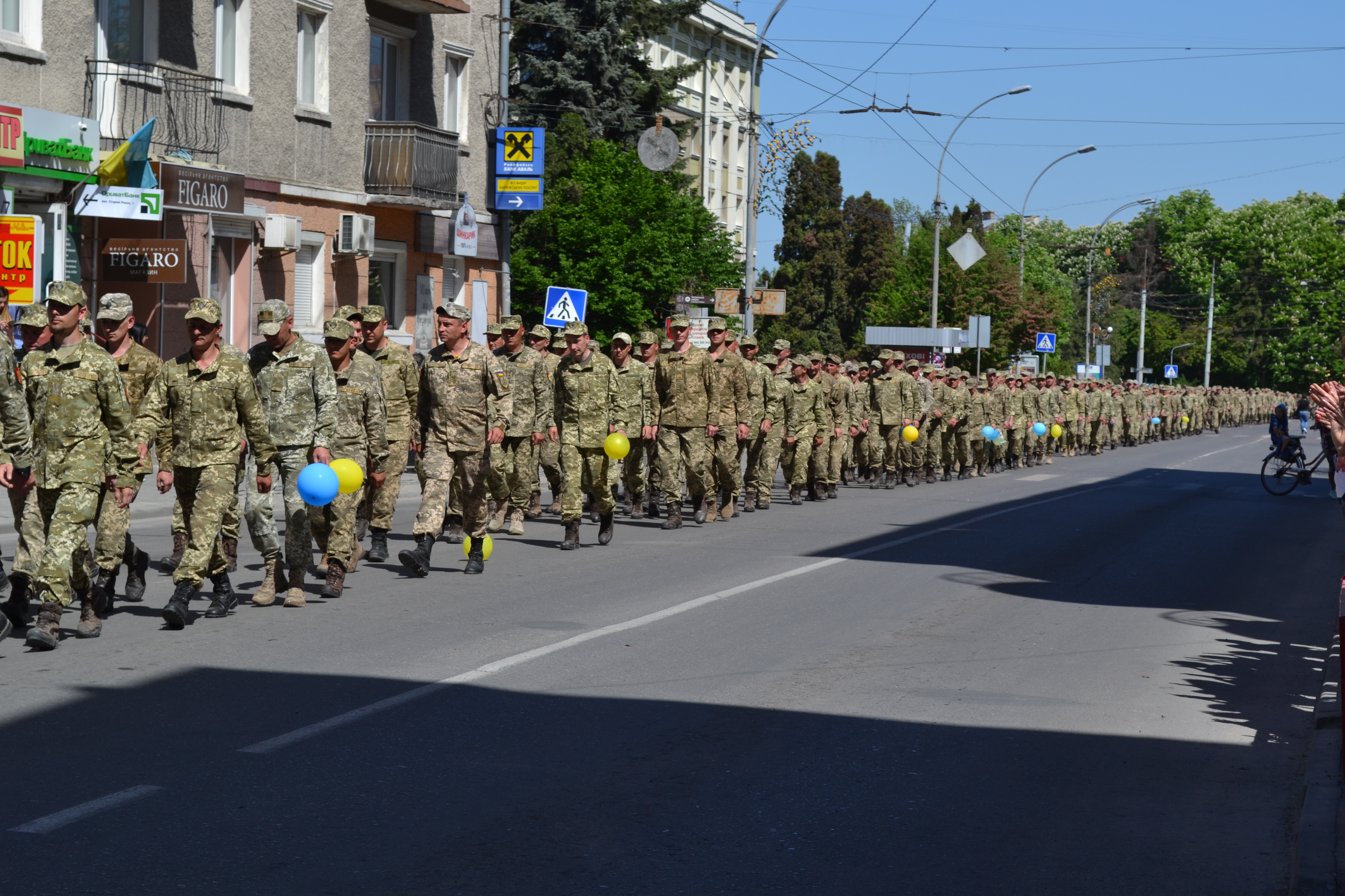 Zustrich uchasnykiv ATO 006 - Грандіозна хода з нагоди повернення 44-ої окремої артилерійської бригади із зони АТО