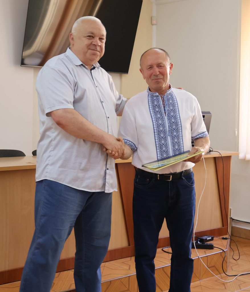 IMG 8667 878x1024 - Відзначення кращих працівників з нагоди Дня Конституції України в Головному управлінні!