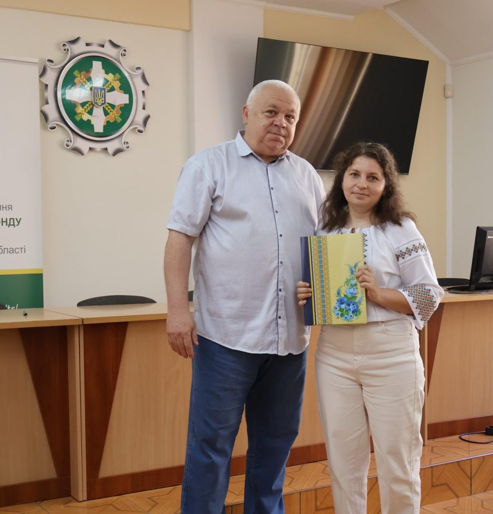 IMG 8700 981x1024 - Відзначення кращих працівників з нагоди Дня Конституції України в Головному управлінні!
