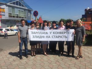 IMG 1413 300x225 - “Зарплата в конверті – злидні на старість”