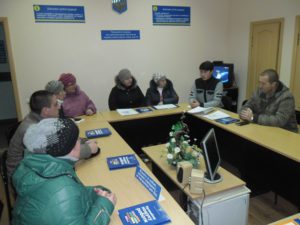 TSentr zajnyatosti4 300x225 - Пенсійники роз&rsquo;яснюють важливість легалізації трудових відносин тим, хто допомагає у працевлаштуванні, та тим, хто шукає роботу