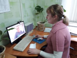 videozvyazok2 300x225 - Представники Пенсійного фонду Буковини консультують мешканців краю через  відеозв&rsquo;язок та за допомогою прямої телефонної лінії
