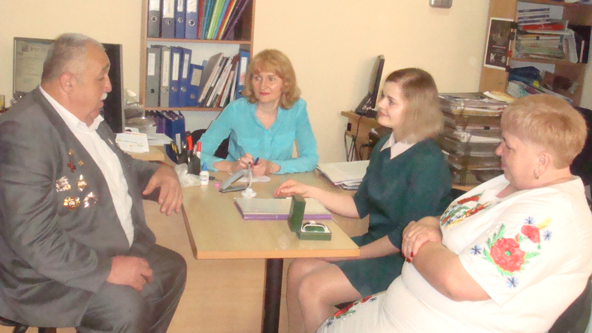 DSC03857 - Діалог за «круглим столом» провели з представниками Чернівецького обласного об’єднання «Чорнобильці Буковини»