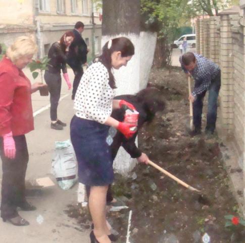 Prybrrannya 2 GU - Пенсійники Буковини взяли участь у генеральному весняному прибиранні