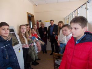 Vyzhnytsya shkolyari 300x225 - Буковинських школярів вчать дбати про забезпечення у старості з молодих літ