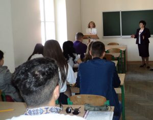 KNTEU 300x236 - Пенсійники розповідають студентам і освітянам про важливість офіційного працевлаштування
