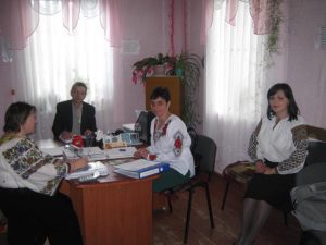 Vyyizd Selyatyn 300x225 - Фахівці пенсійної служби надають консультації мешканцям краю, здійснюючи виїзні прийоми