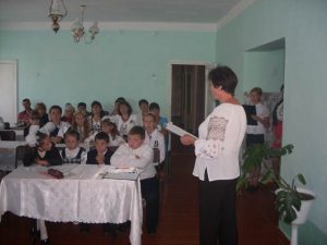 29.05.2018 SHKOLA BERNOVO 300x225 - Представники пенсійної служби взяли участь у шкільних урочистостях та висловили  напутні побажання випускникам